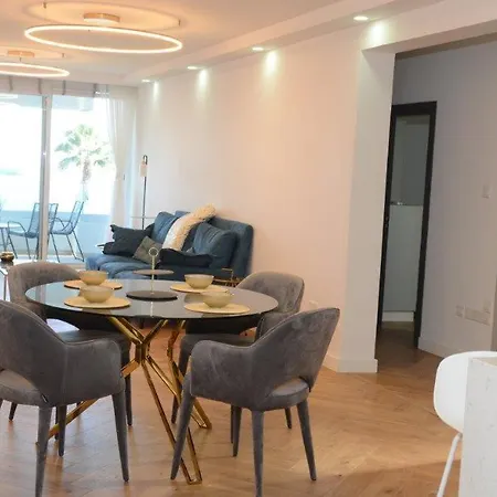 Golden Seaview Apartment