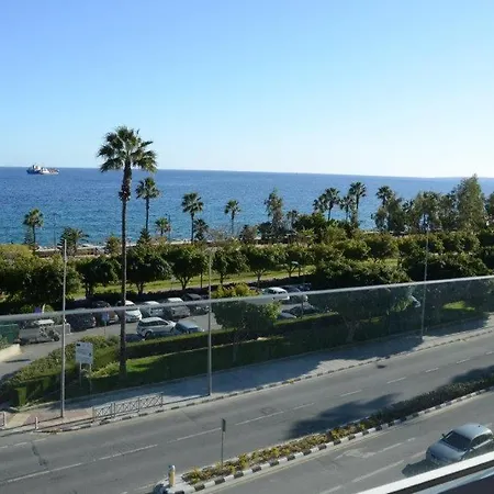 Golden Seaview Apartament *