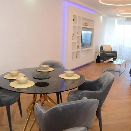 Golden Seaview Apartament *