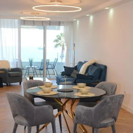 Golden Seaview Apartament *